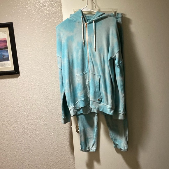 SET Volcom baby blue fog sweatsuit set- with pockets and copper detailing - med - Picture 3 of 7